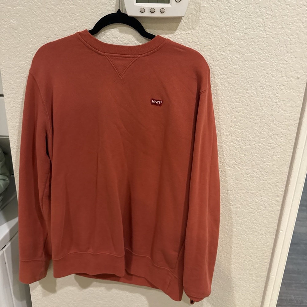 levi’s men small crewneck